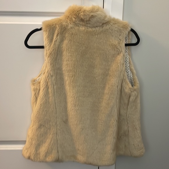 Faux fur vest, fits like xxs - Picture 3 of 3
